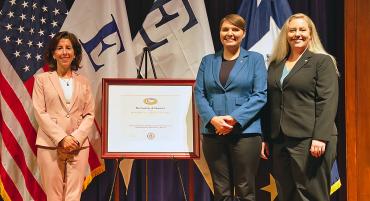 U.S. Secretary of Commerce Gina Raimondo presents award to Amanda Stibick and Dr. Natalie Brown.