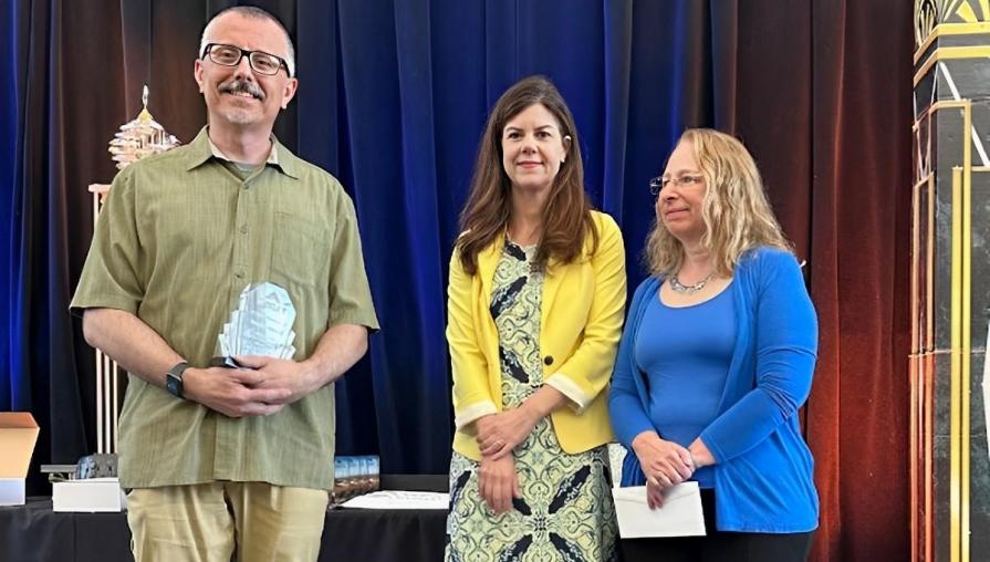 Dr. Daniel Loranz receives TMCC Faculty Excellence in Teaching Award from Gretchen Sawyer and Dr. Mindy Lokshin.