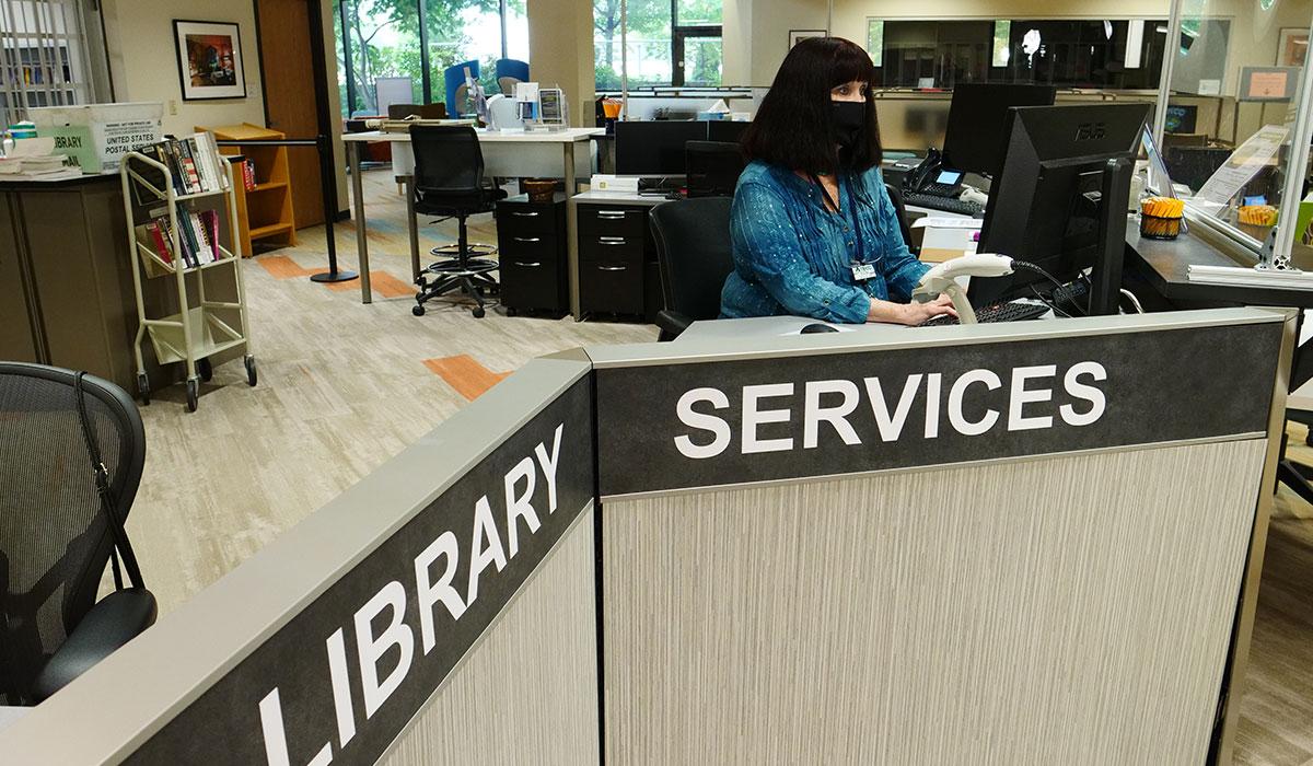 The library services desk at the Learning Commons.