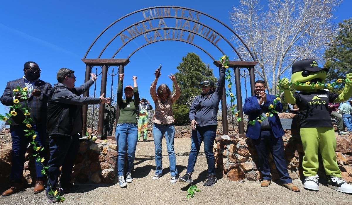 Sustainability Champions take part in Bee Campus USA ribbon cutting ceremony at Dandini Garden.